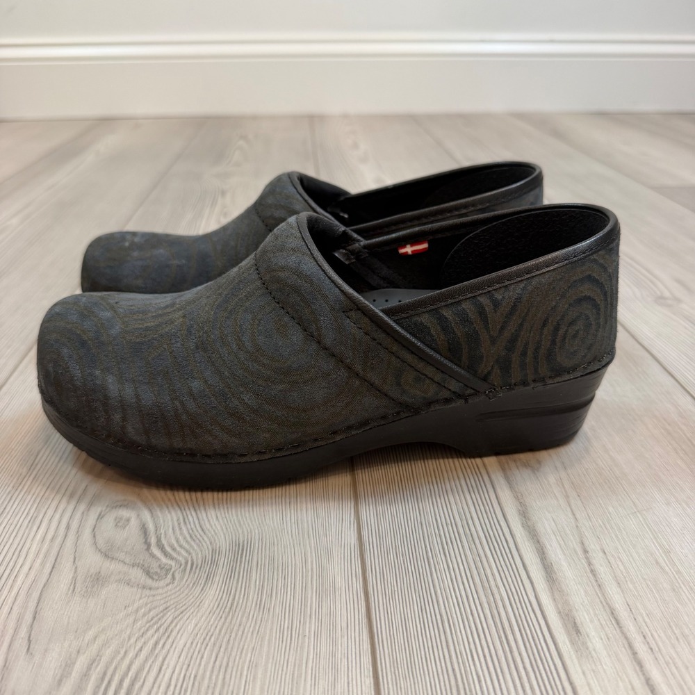 NEW Sanita Professional Clogs Grey Swirl Embossed Suede Leather Danish Shoes 41